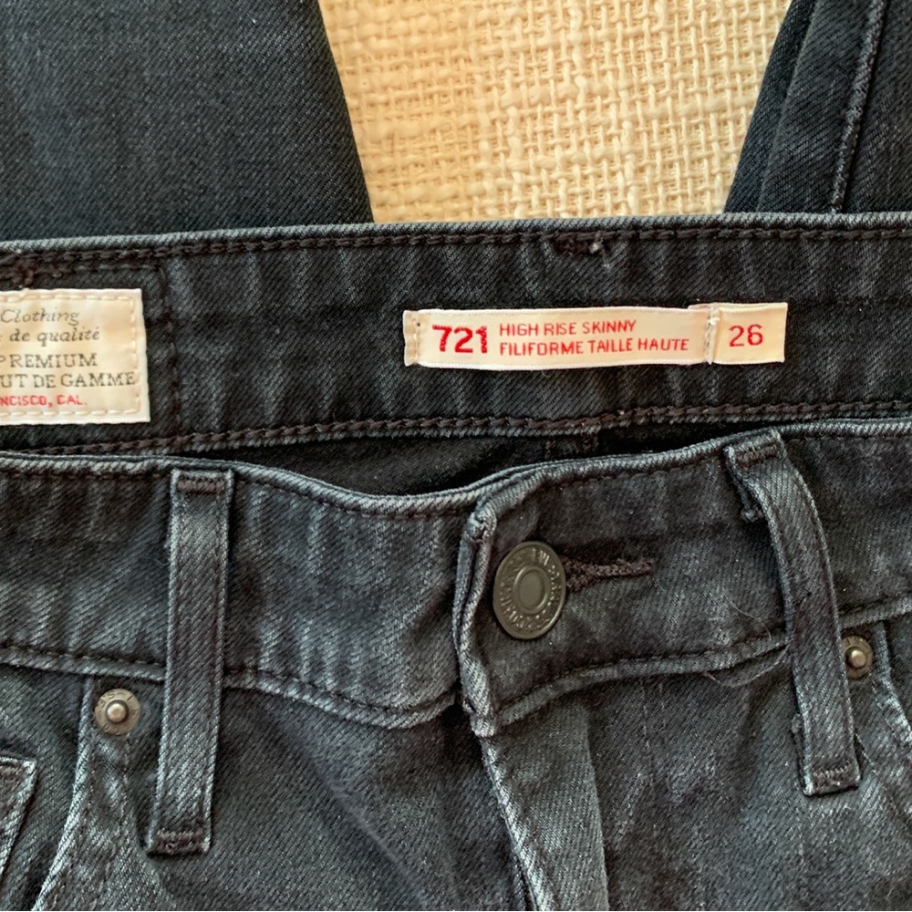 Levi's 721 High Rise Skinny Jeans in Dark Gray